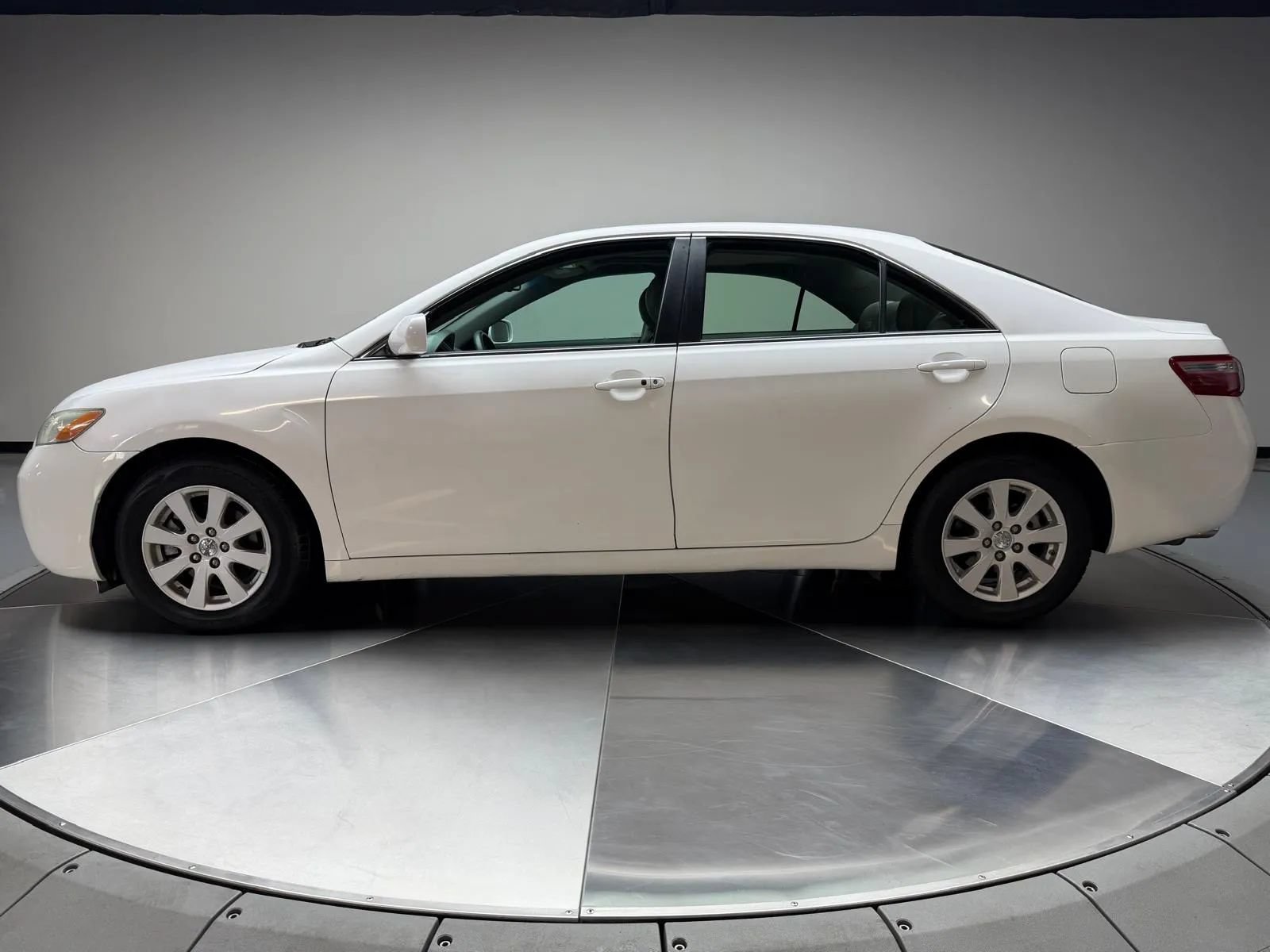 Used 2007 Toyota Camry XLE FWD image 4