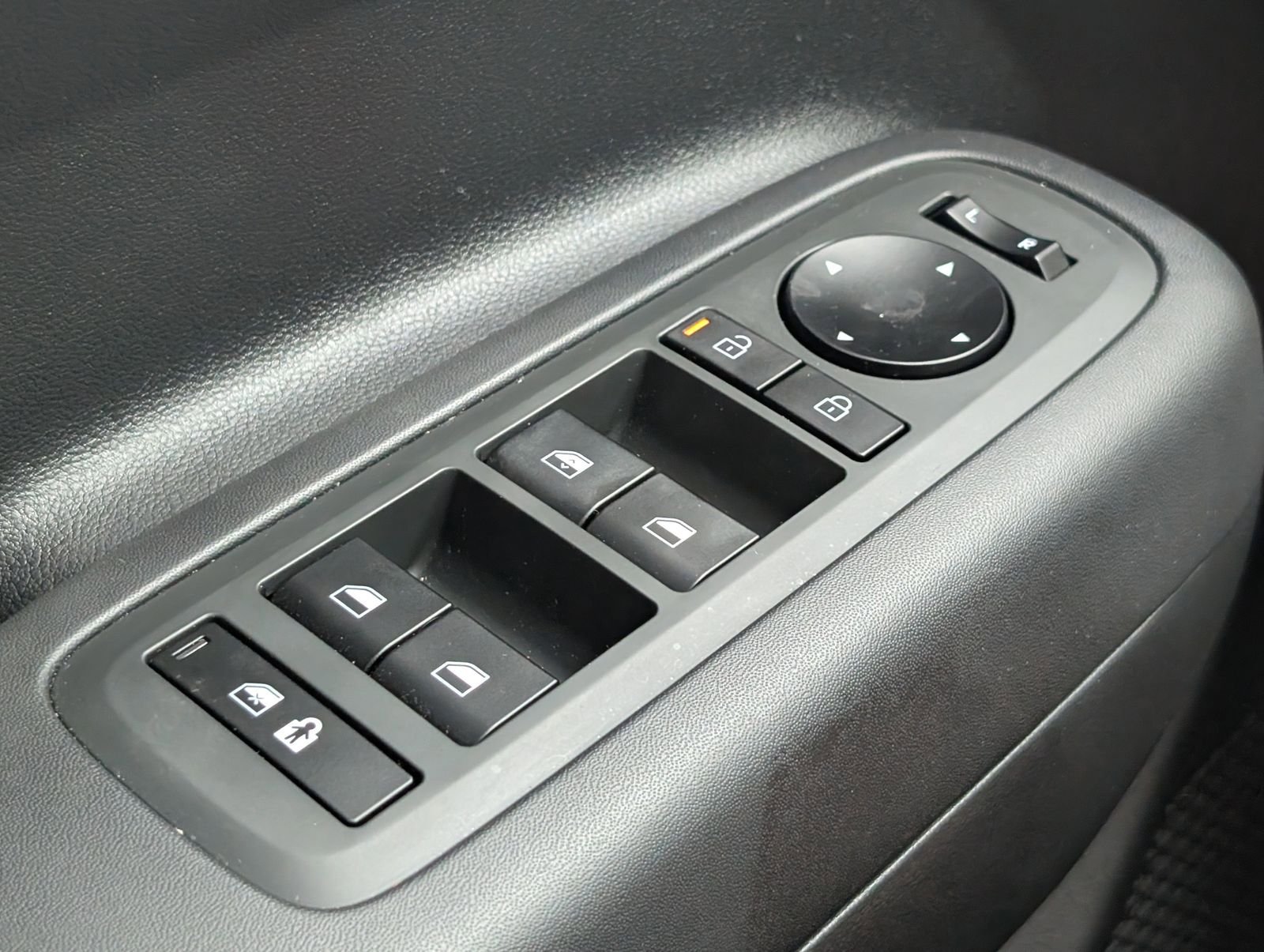 Used 2025 Hyundai Santa Fe SE FWD image 19