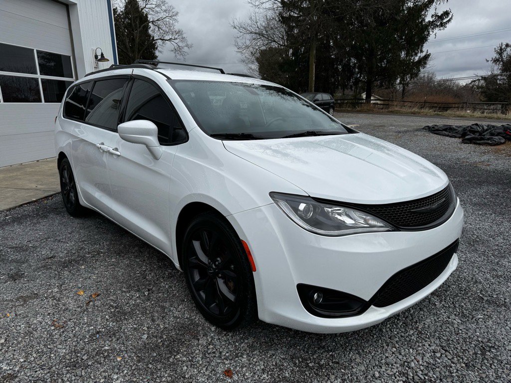 Used 2018 Chrysler Pacifica Touring Plus w/ S Appearance Package image 2