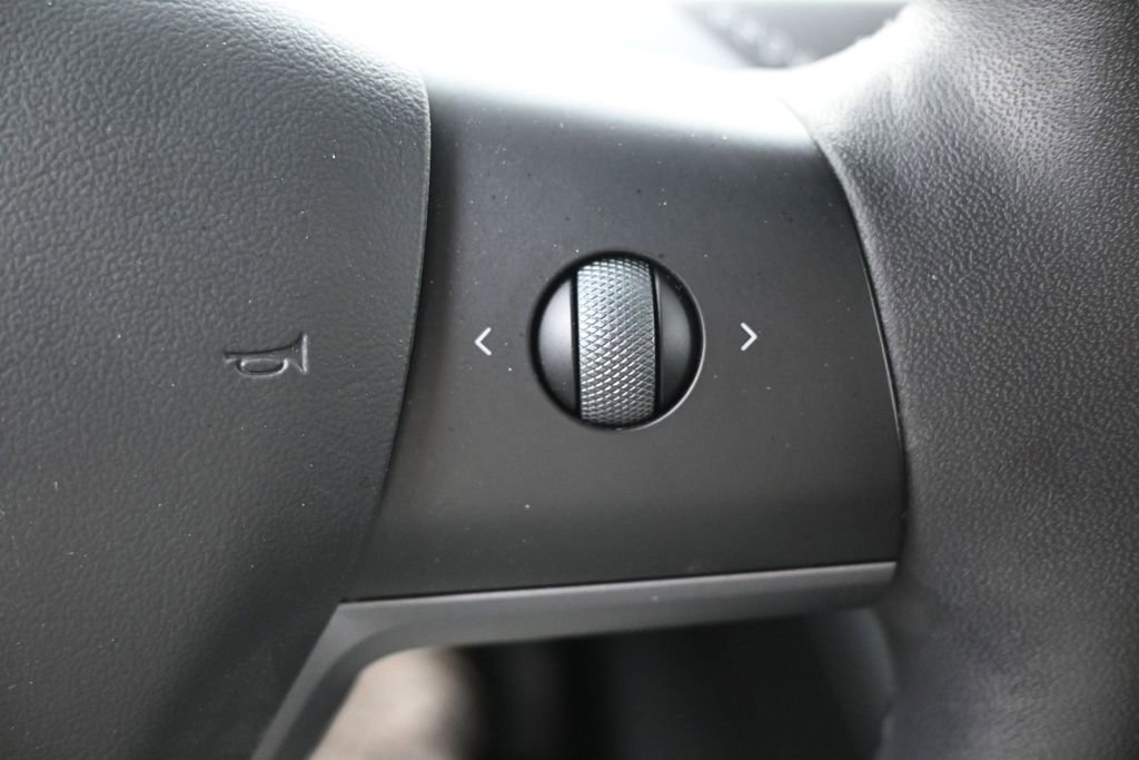 Used 2023 Tesla Model Y Long Range AWD/4WD image 18