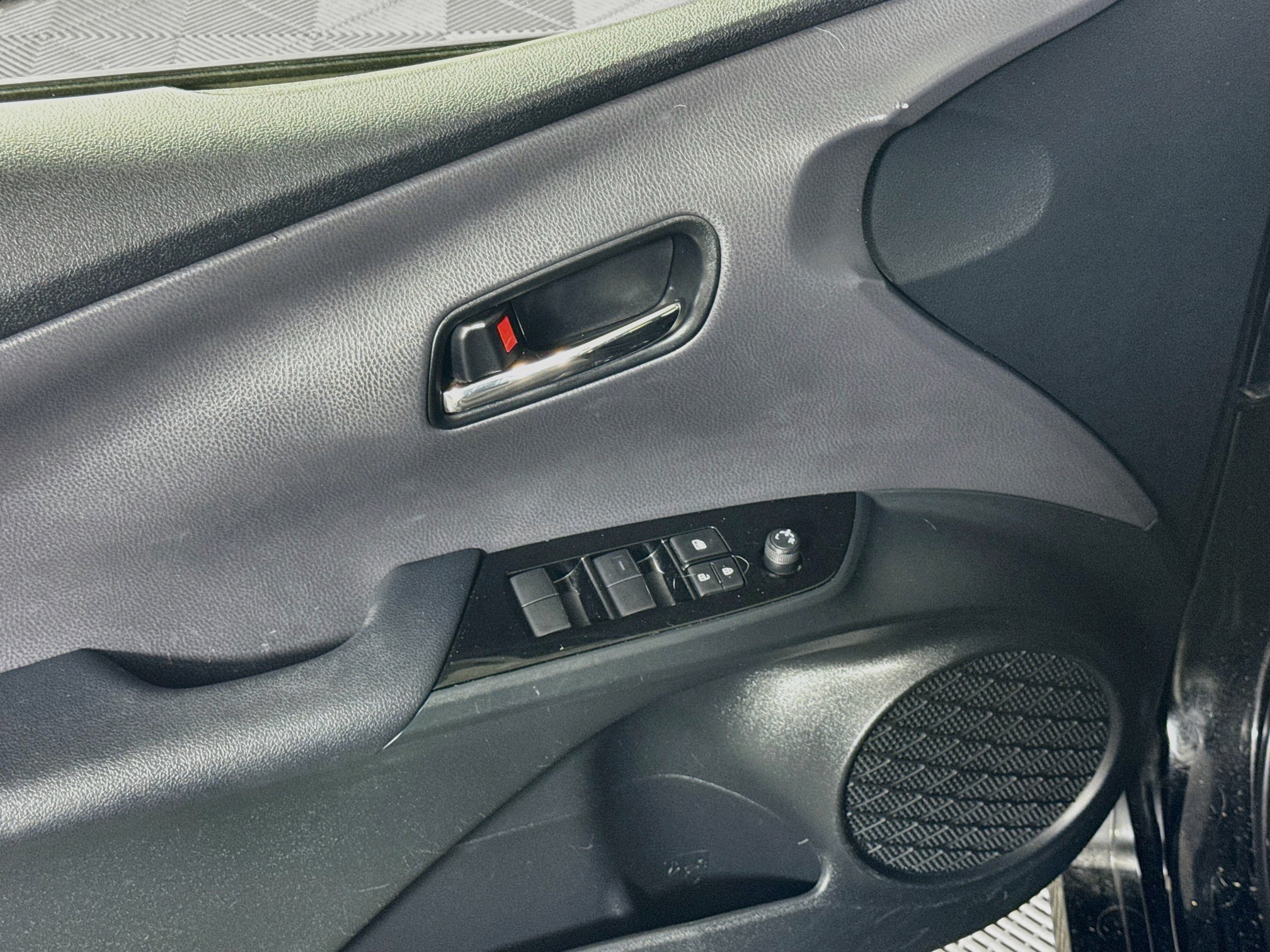 Certified 2021 Toyota Prius LE AWD/4WD image 19