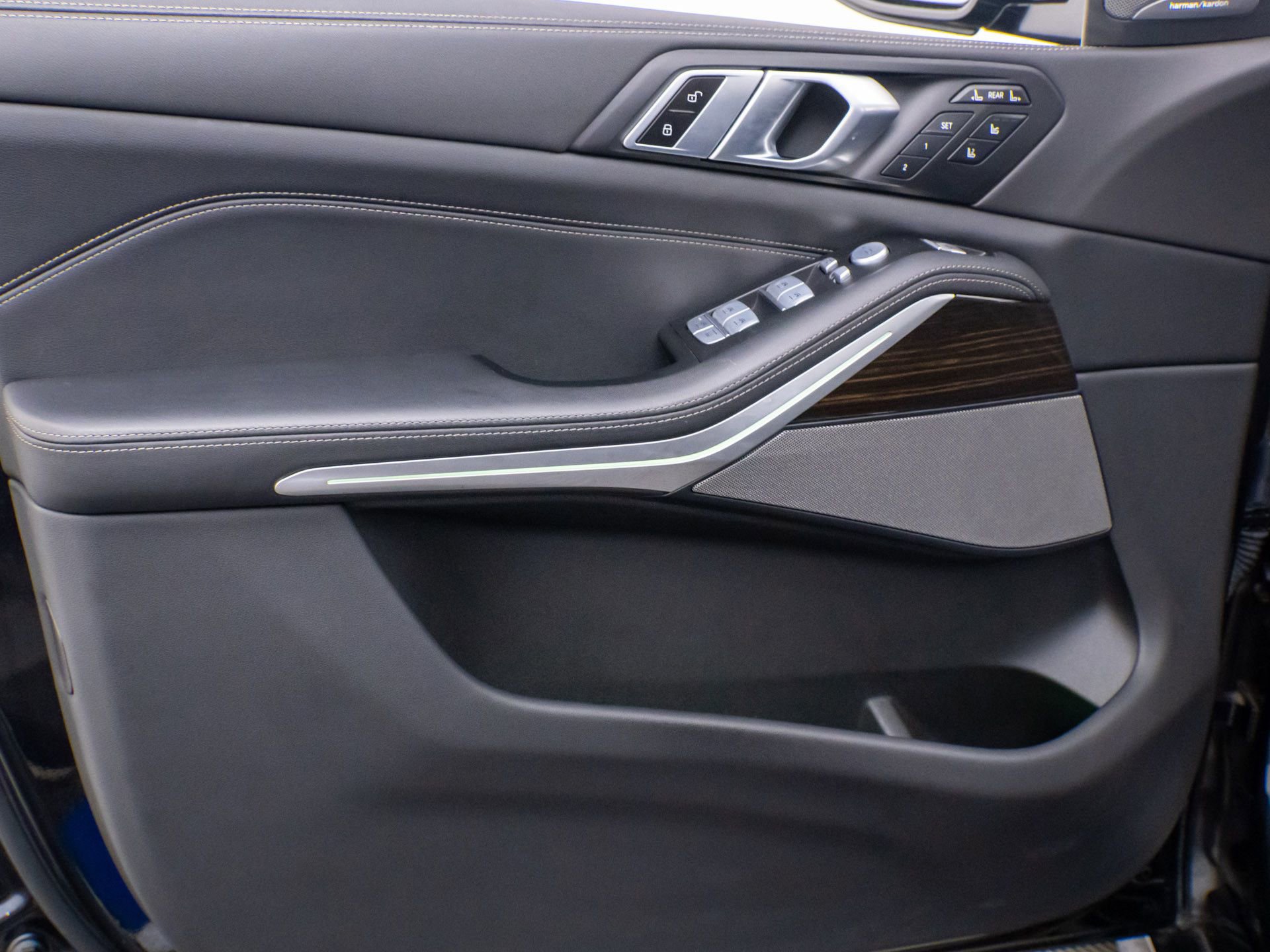 Used 2024 BMW X7 M60i w/ Executive Package image 12