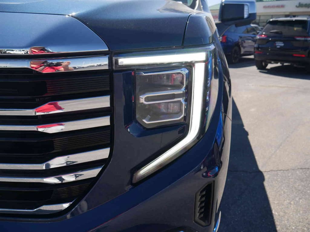 Used 2022 GMC Sierra 1500 SLT w/ SLT Premium Plus Package AWD/4WD image 26