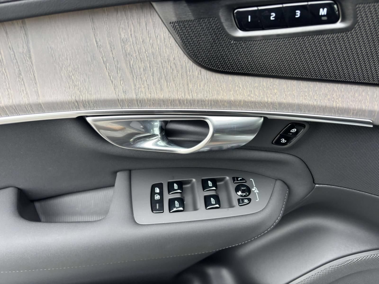 New 2026 Volvo XC90 B6 Ultra w/ Protection Package AWD/4WD image 13