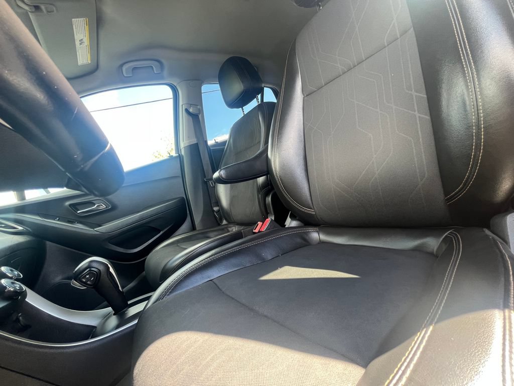 Used 2017 Chevrolet Trax LT w/ LT Convenience Package AWD/4WD image 23
