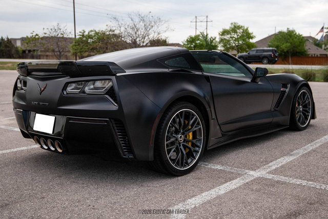 Used 2016 Chevrolet Corvette Z06 w/ 3LZ Preferred Equipment Group RWD image 8