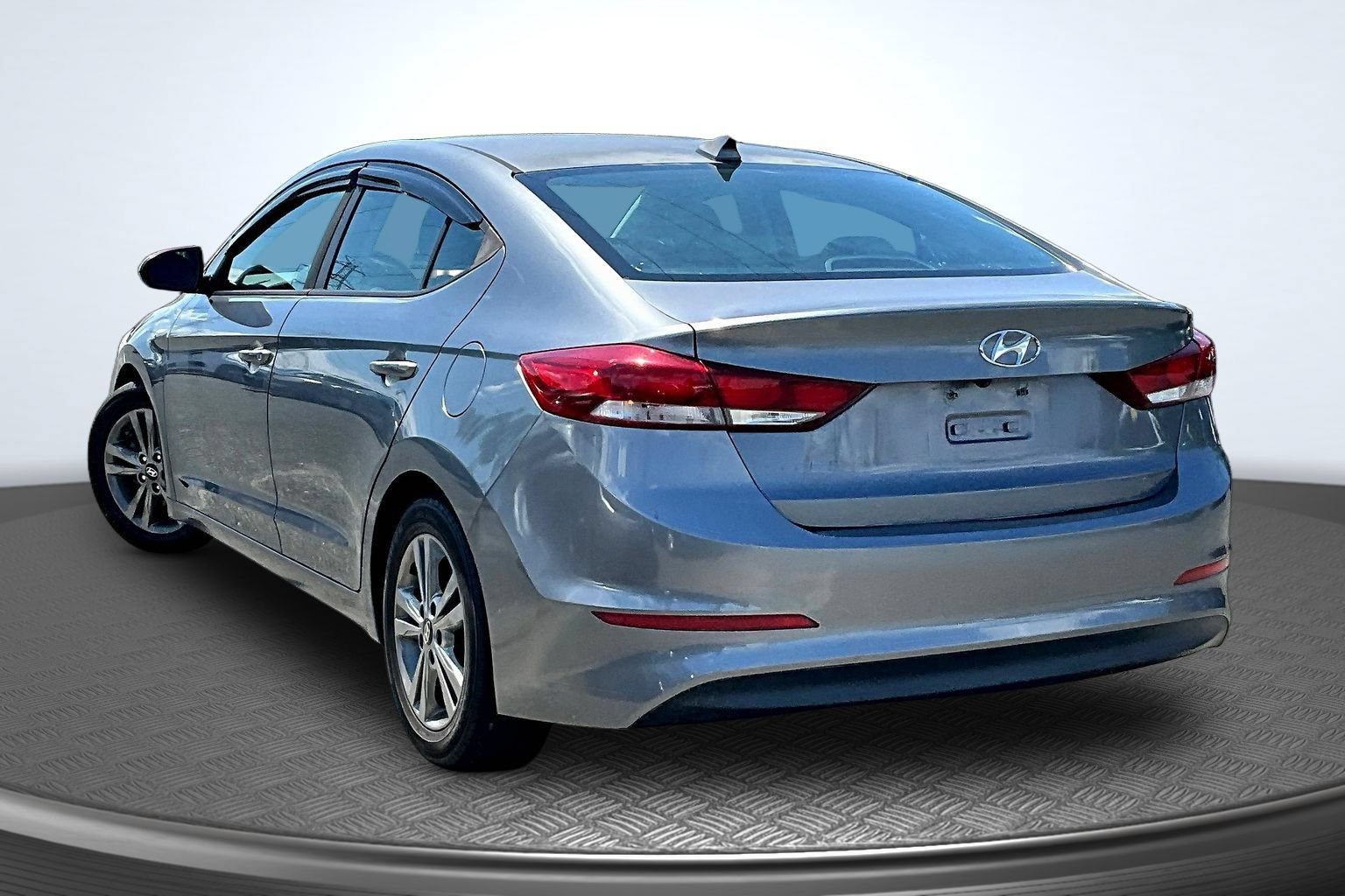 Used 2018 Hyundai Elantra SEL w/ Cargo Package FWD image 3
