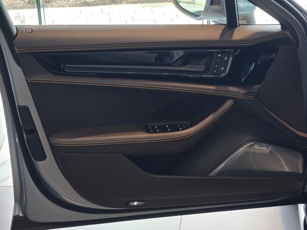 Certified 2025 Porsche Panamera GTS image 5