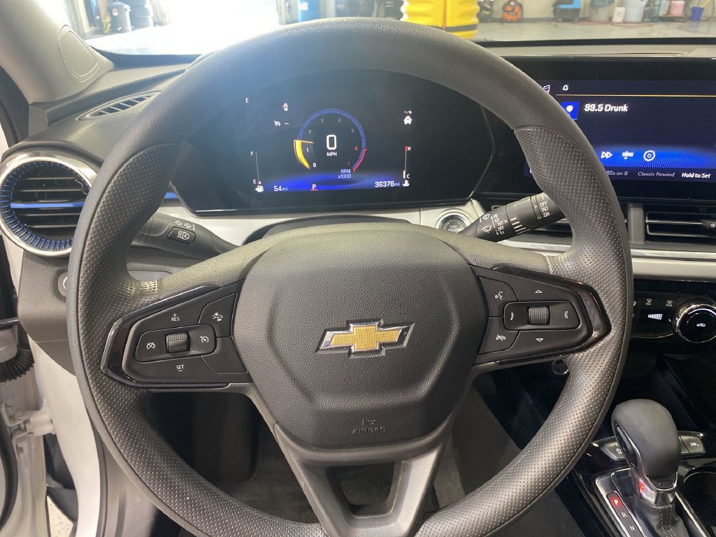 Certified 2025 Chevrolet Trax LT FWD image 15