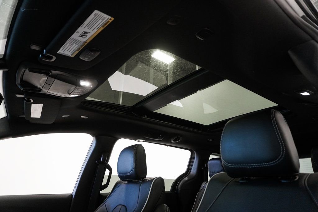 New 2026 Chrysler Pacifica Limited image 13