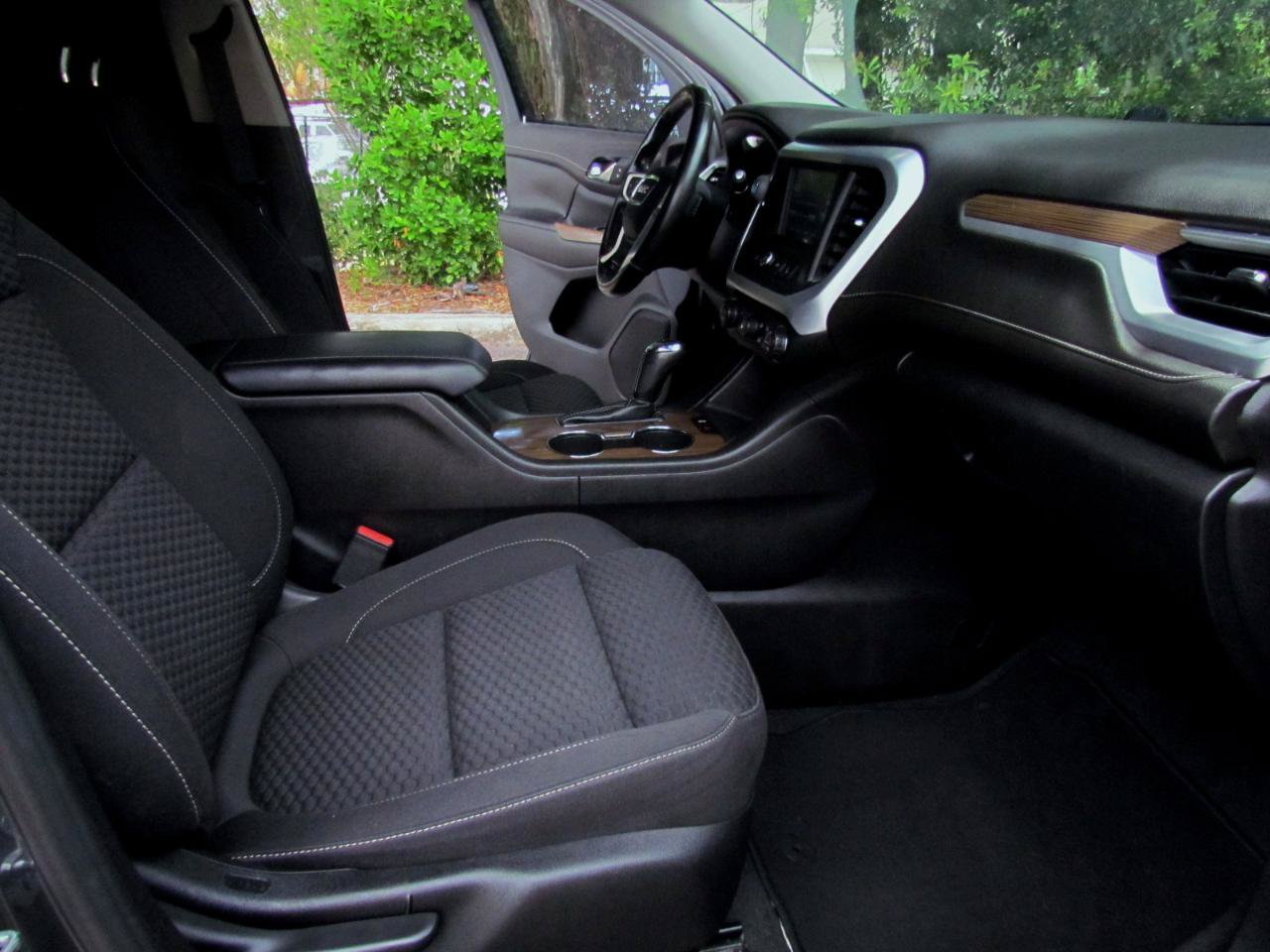 Used 2019 GMC Acadia SLE FWD image 19