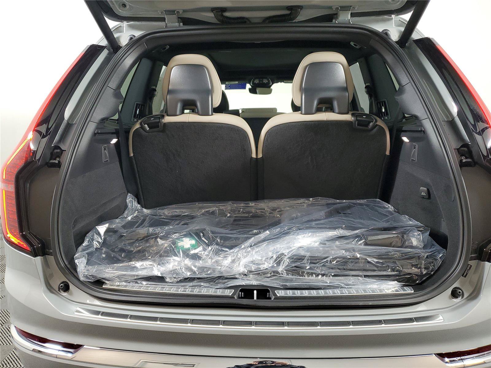 New 2026 Volvo XC90 B6 Plus w/ Protection Package Premier AWD/4WD image 9