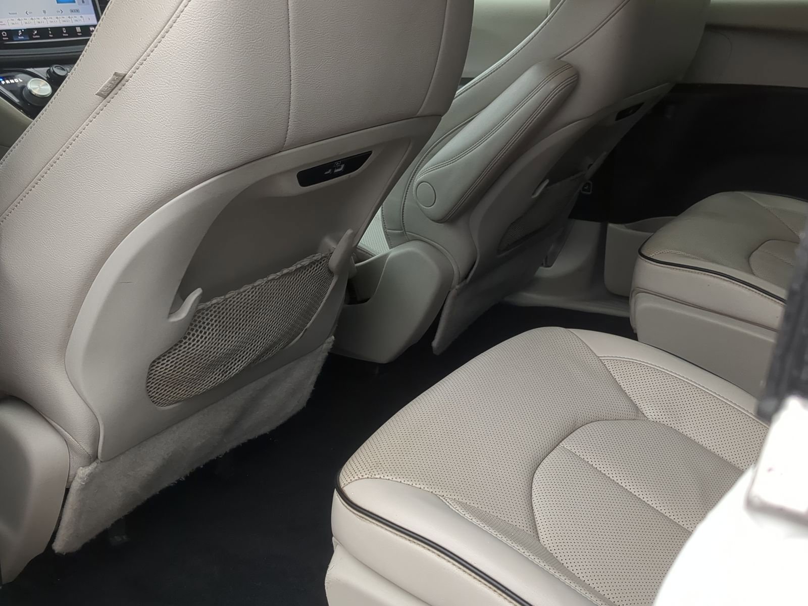 Used 2021 Chrysler Pacifica Touring-L FWD image 24