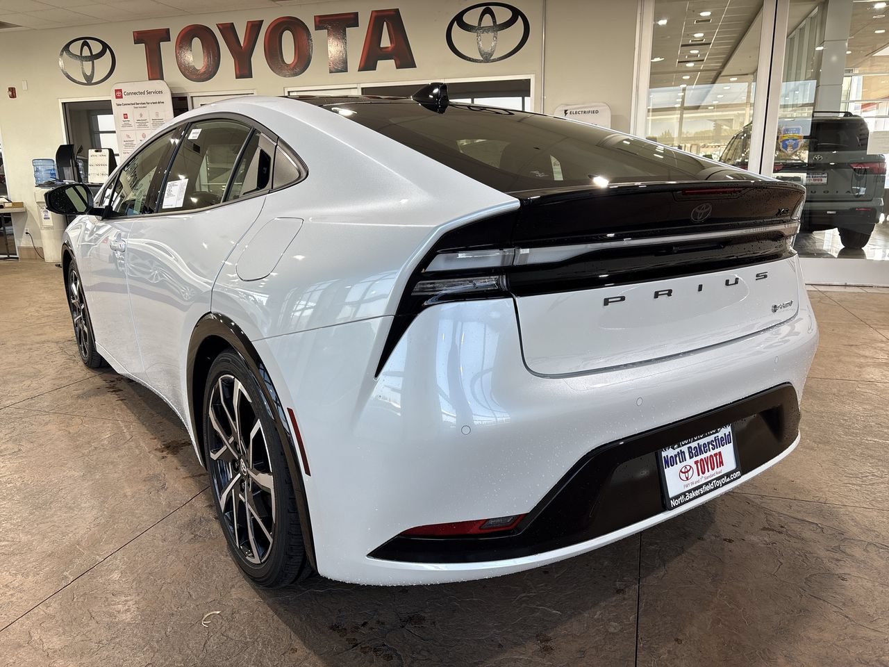 New 2027 Toyota Prius Plug-In Hybrid FWD image 8