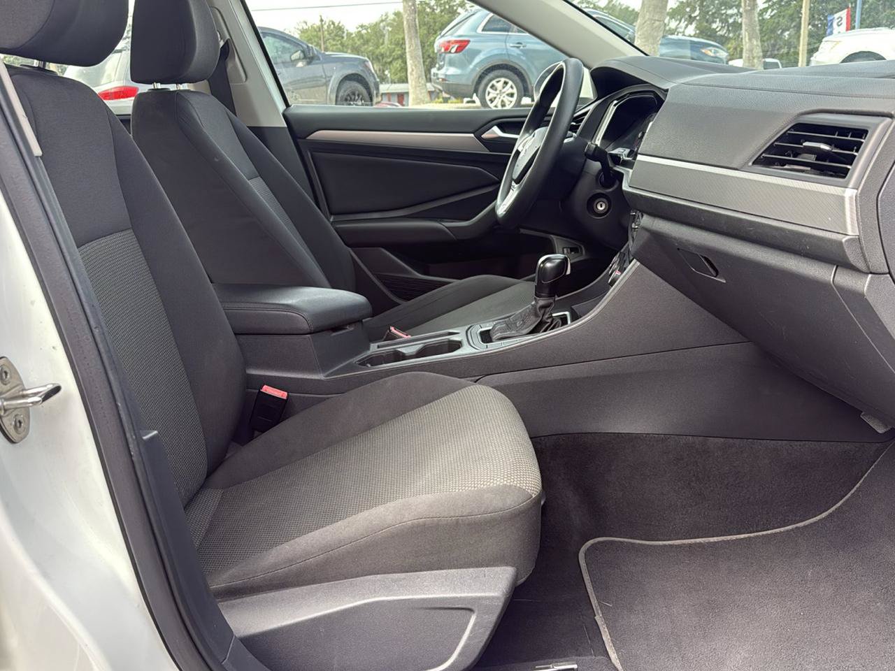 Used 2019 Volkswagen Jetta SE FWD image 11