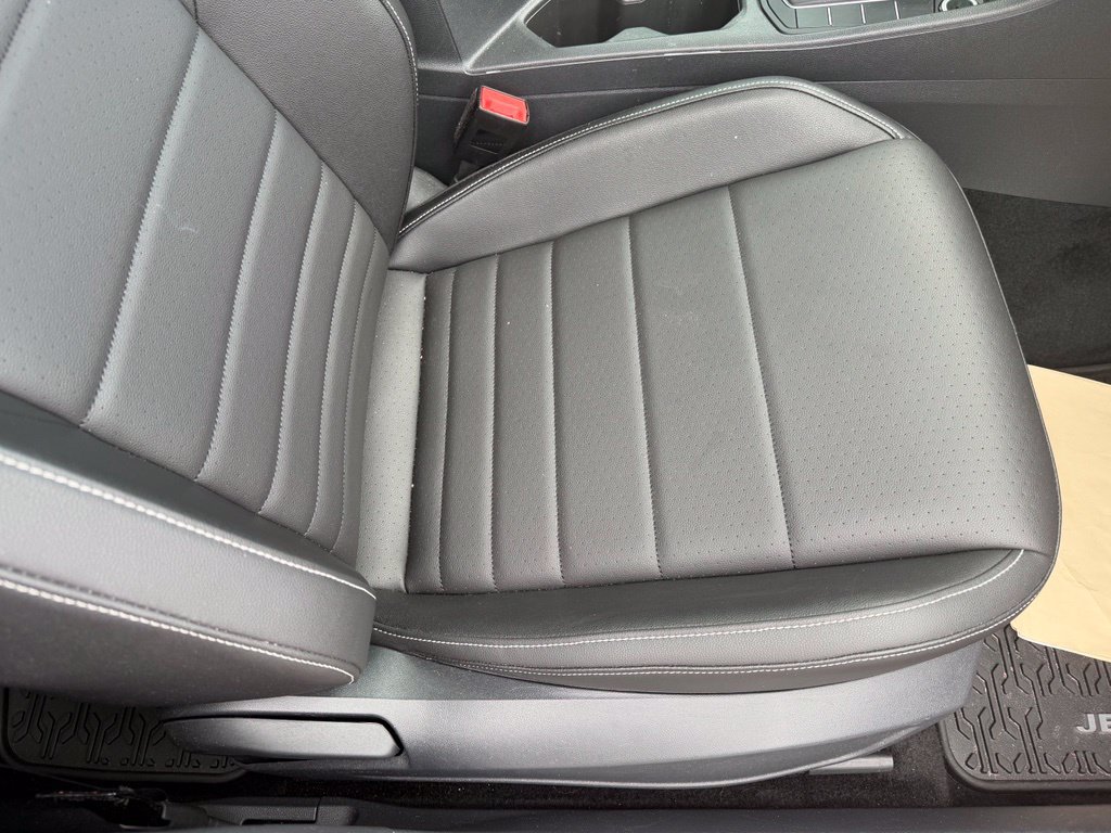Used 2023 Volkswagen Jetta SE FWD image 16