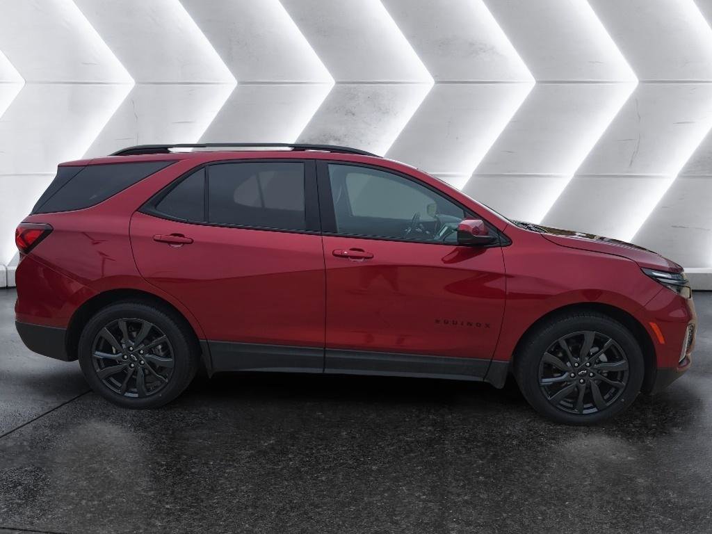 Used 2023 Chevrolet Equinox RS w/ LPO, Floor Liner Package FWD image 4