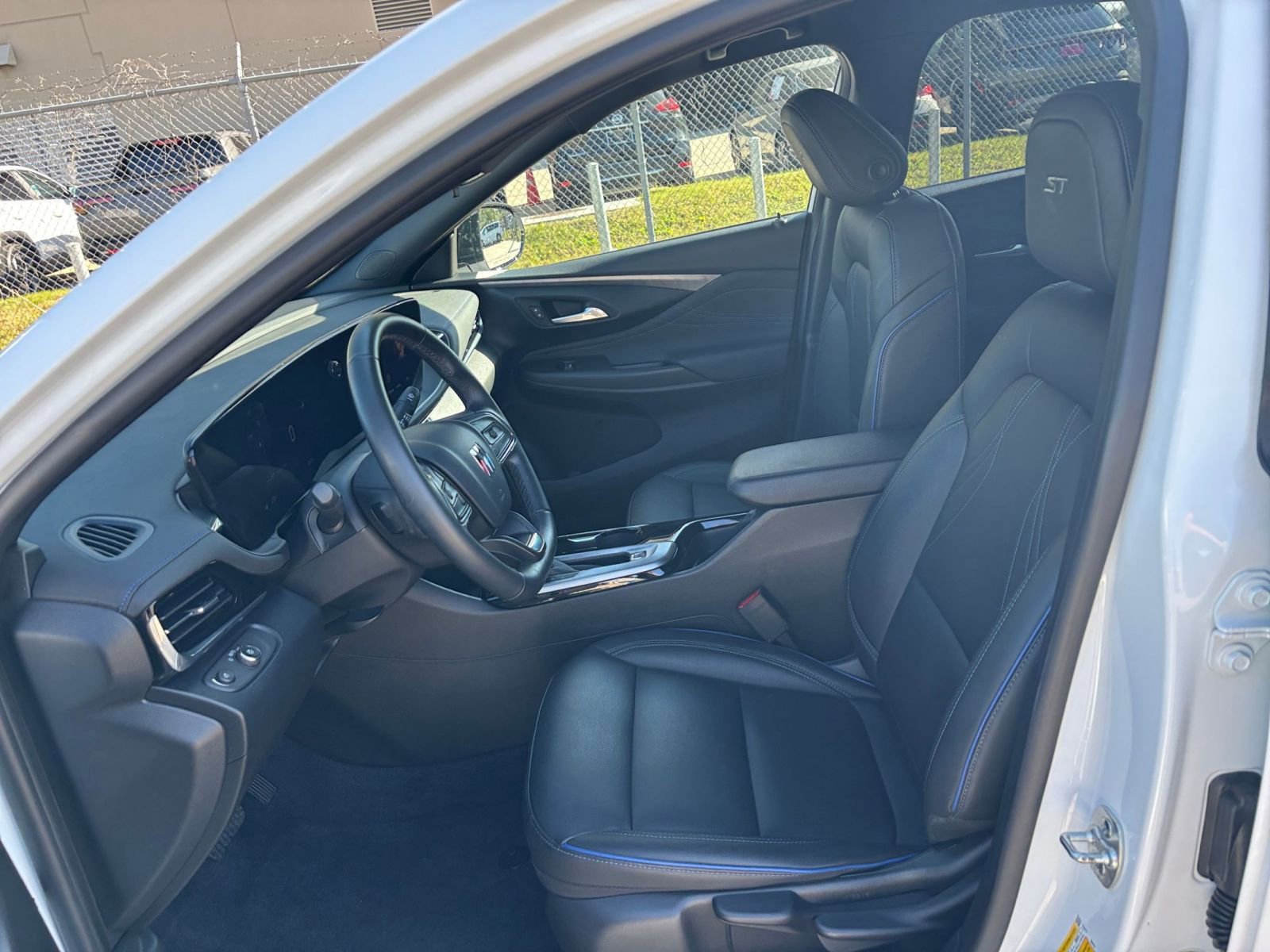 Used 2025 Buick Envista Sport Touring image 24