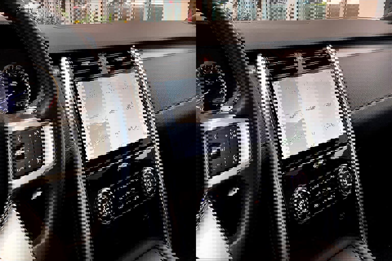 Used 2023 Land Rover Discovery S R-Dynamic image 7