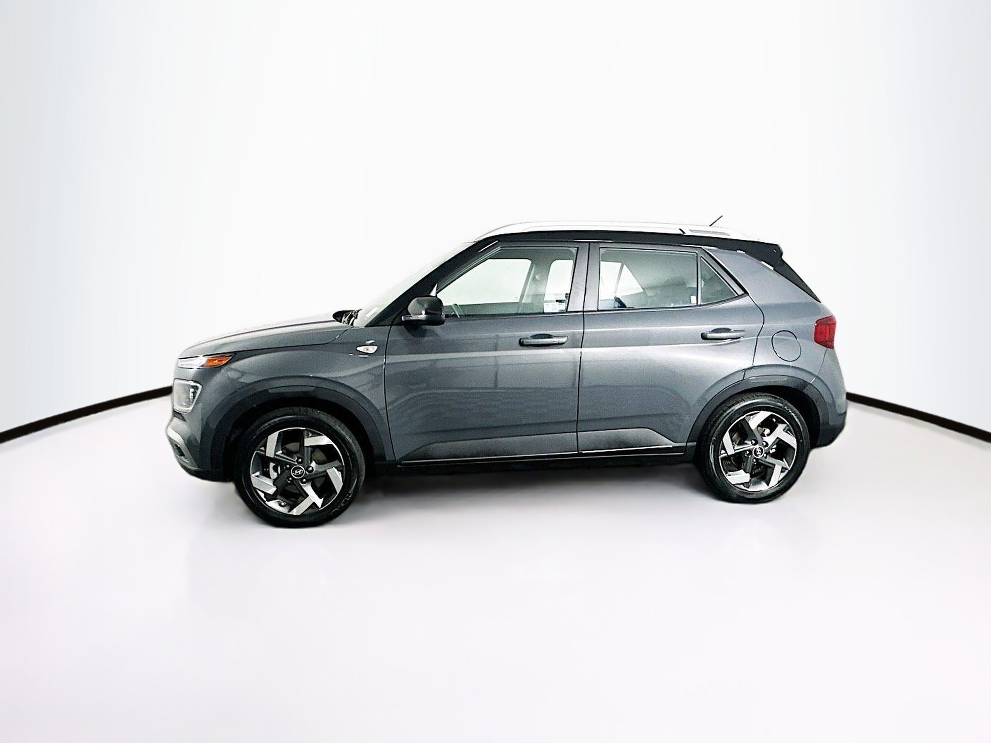 Used 2025 Hyundai Venue Limited image 4