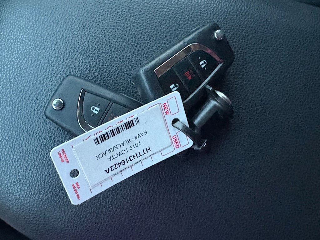 Used 2019 Toyota RAV4 LE image 29