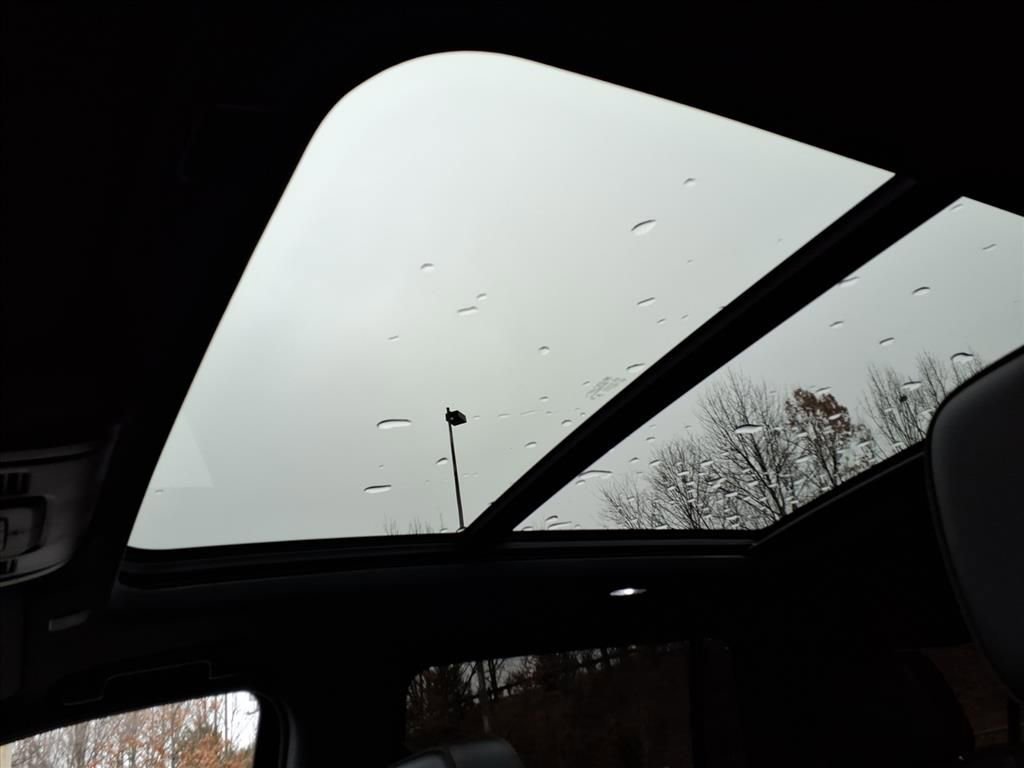 Certified 2023 Chevrolet Suburban RST w/ Sport Performance Package image 28