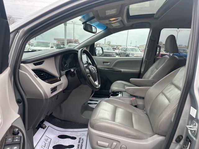Used 2015 Toyota Sienna XLE w/ XLE Navigation Package FWD image 30