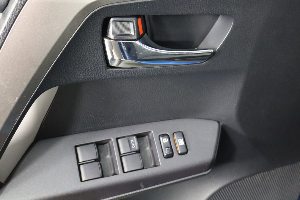 Used 2018 Toyota RAV4 XLE FWD image 22