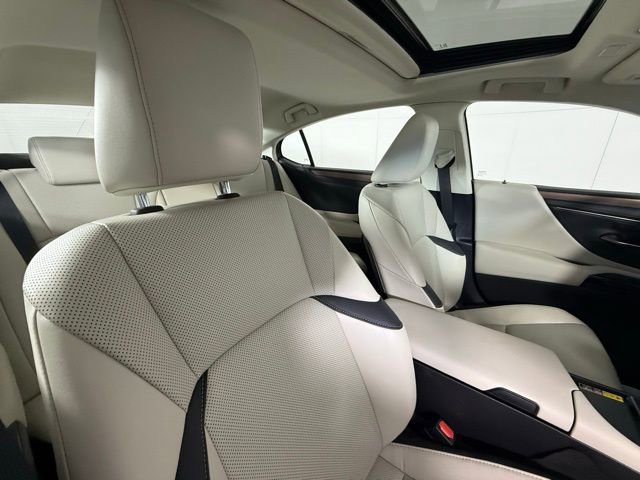 Certified 2025 Lexus ES 300h 300h w/ Premium Package image 36