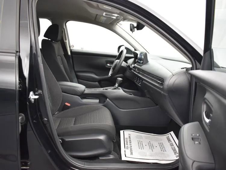 Used 2025 Honda HR-V LX image 17
