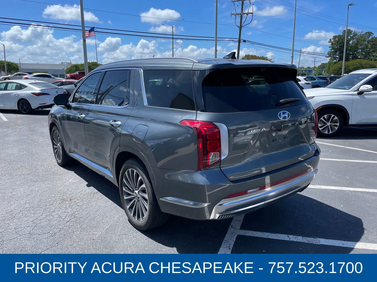 Used 2024 Hyundai Palisade Calligraphy AWD/4WD image 3