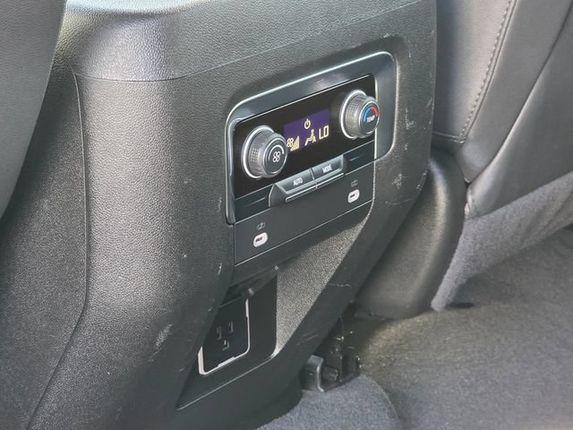 Used 2024 Chevrolet Suburban LT RWD image 22