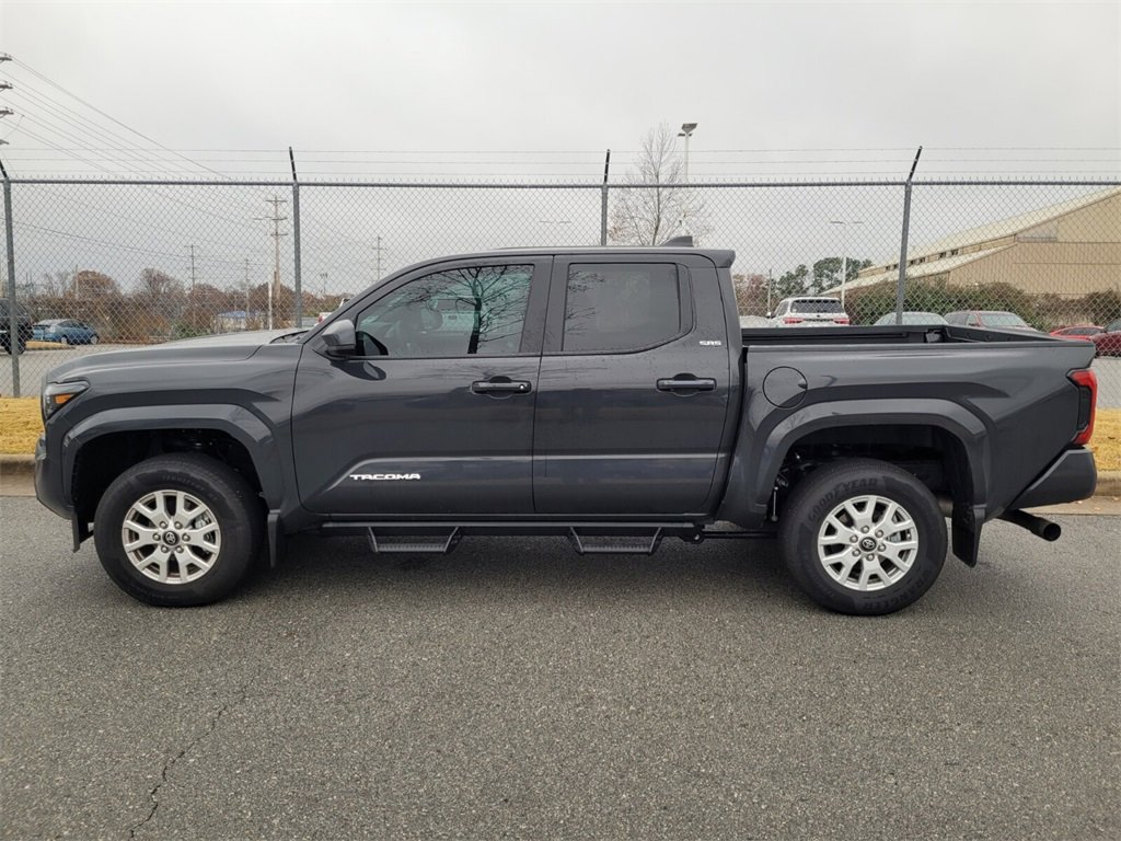 Used 2025 Toyota Tacoma SR5 image 3