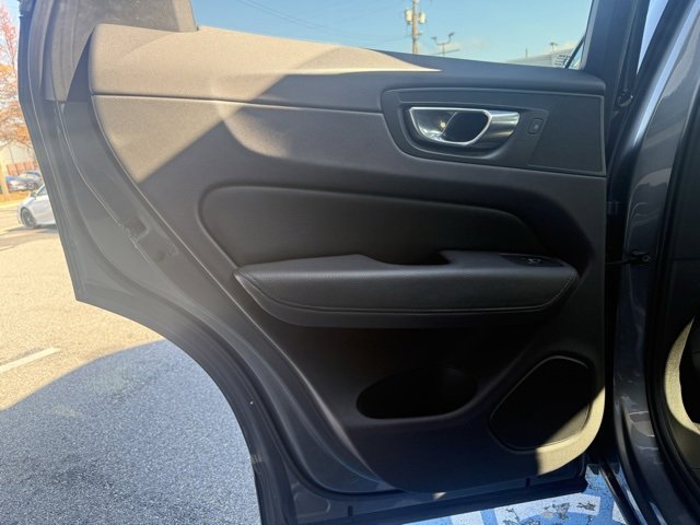 Used 2018 Volvo XC60 T6 Momentum w/ Convenience Package image 34