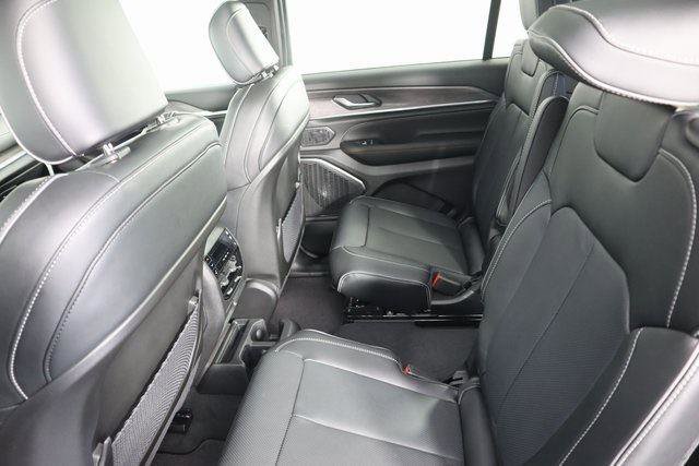 New 2025 Jeep Grand Cherokee L Overland AWD/4WD image 8