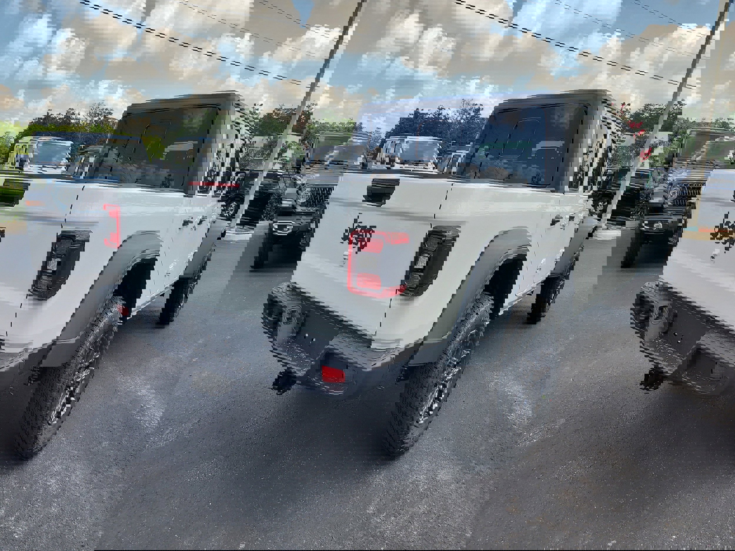 New 2025 Jeep Gladiator Sport image 6