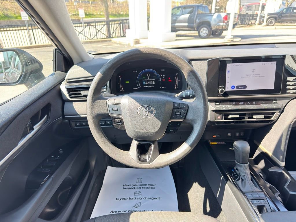Used 2025 Toyota Camry LE FWD image 33