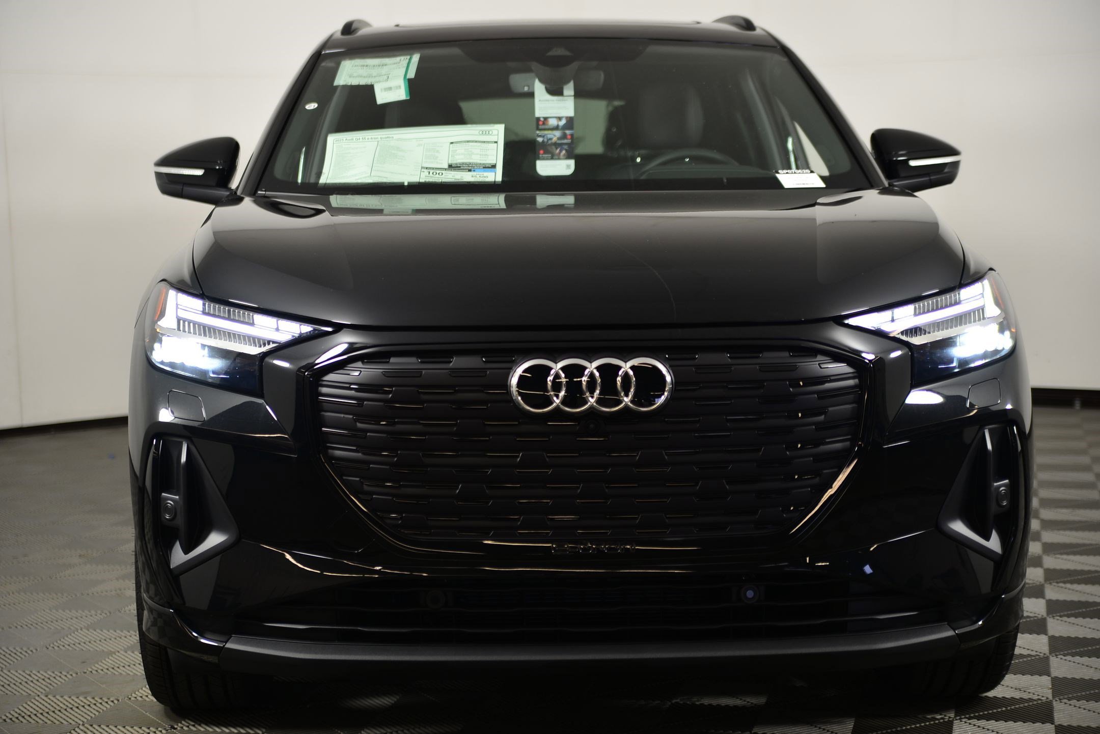 New 2025 Audi Q4 e-tron Prestige image 5