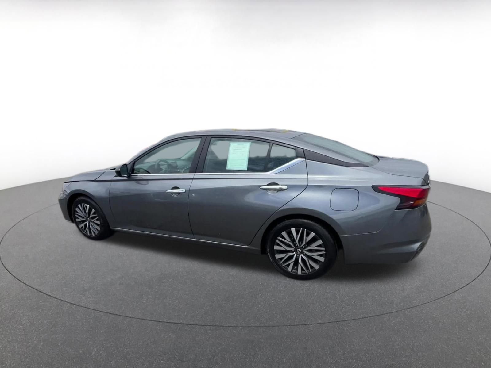 Used 2025 Nissan Altima 2.5 SV image 10