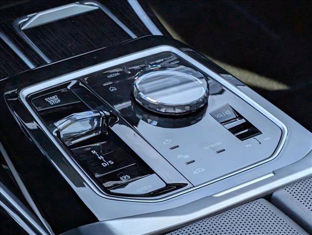 Used 2025 BMW 760i xDrive w/ Executive Package image 12