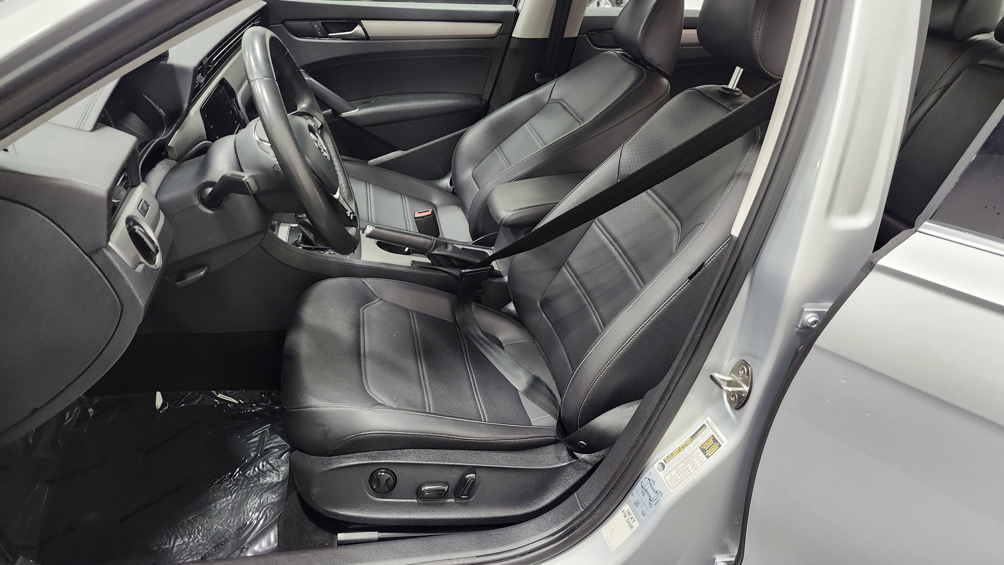 Used 2021 Volkswagen Passat 2.0T SE image 22