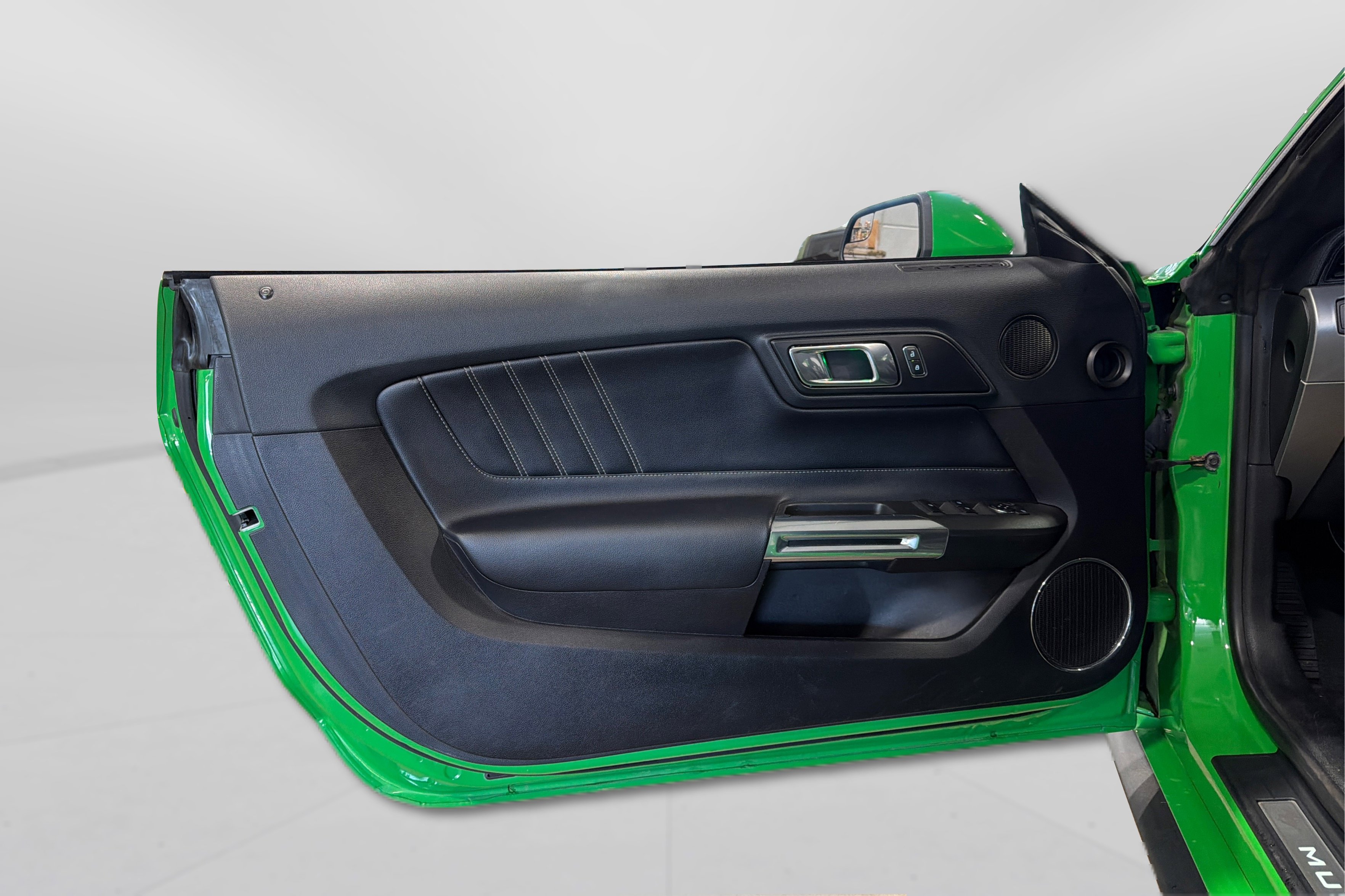 Used 2019 Ford Mustang Premium RWD image 15