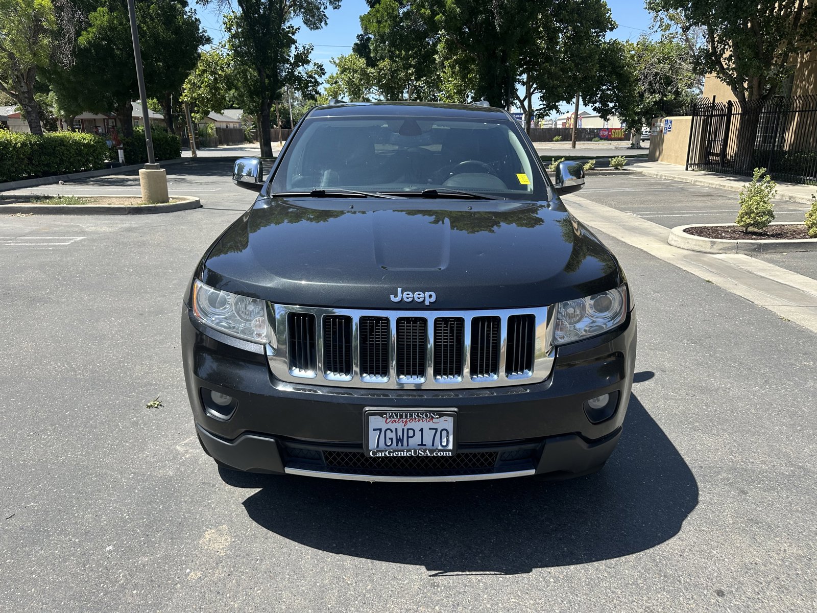 Used 2013 Jeep Grand Cherokee Limited AWD/4WD image 2