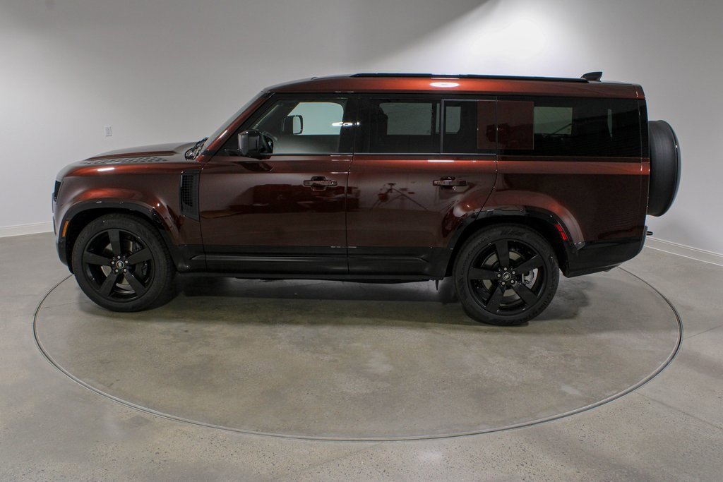 New 2025 Land Rover Defender 130 X-Dynamic SE image 2