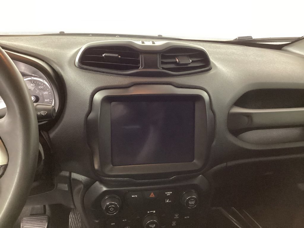 Used 2022 Jeep Renegade Latitude AWD/4WD image 17