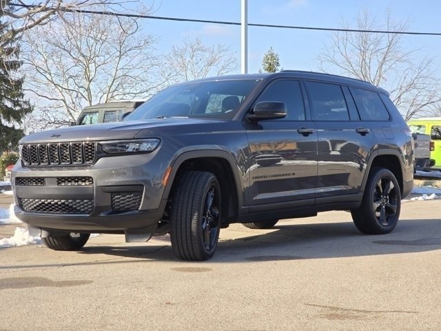 Used 2025 Jeep Grand Cherokee L Altitude image 25