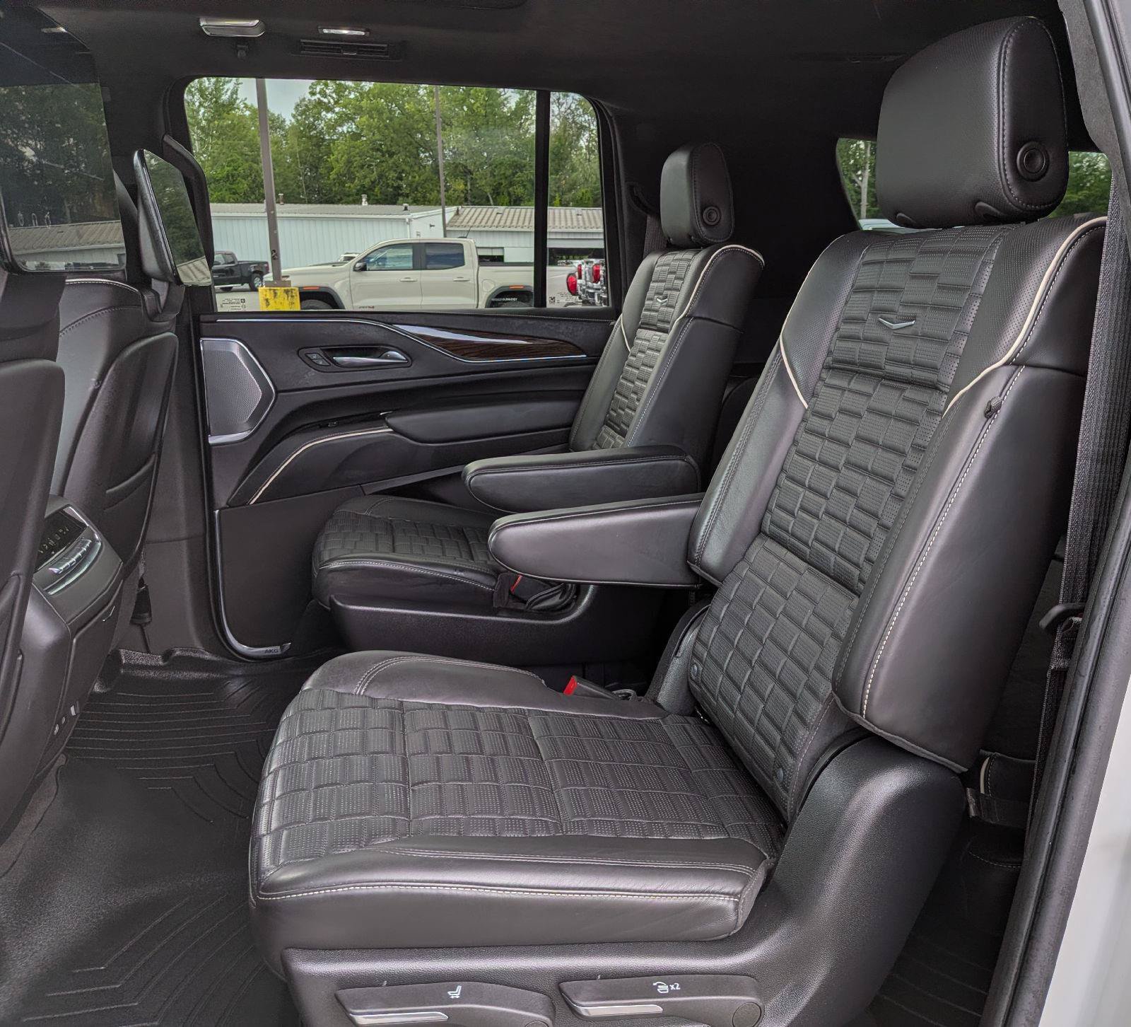 Used 2022 Cadillac Escalade ESV Sport Platinum AWD/4WD image 23