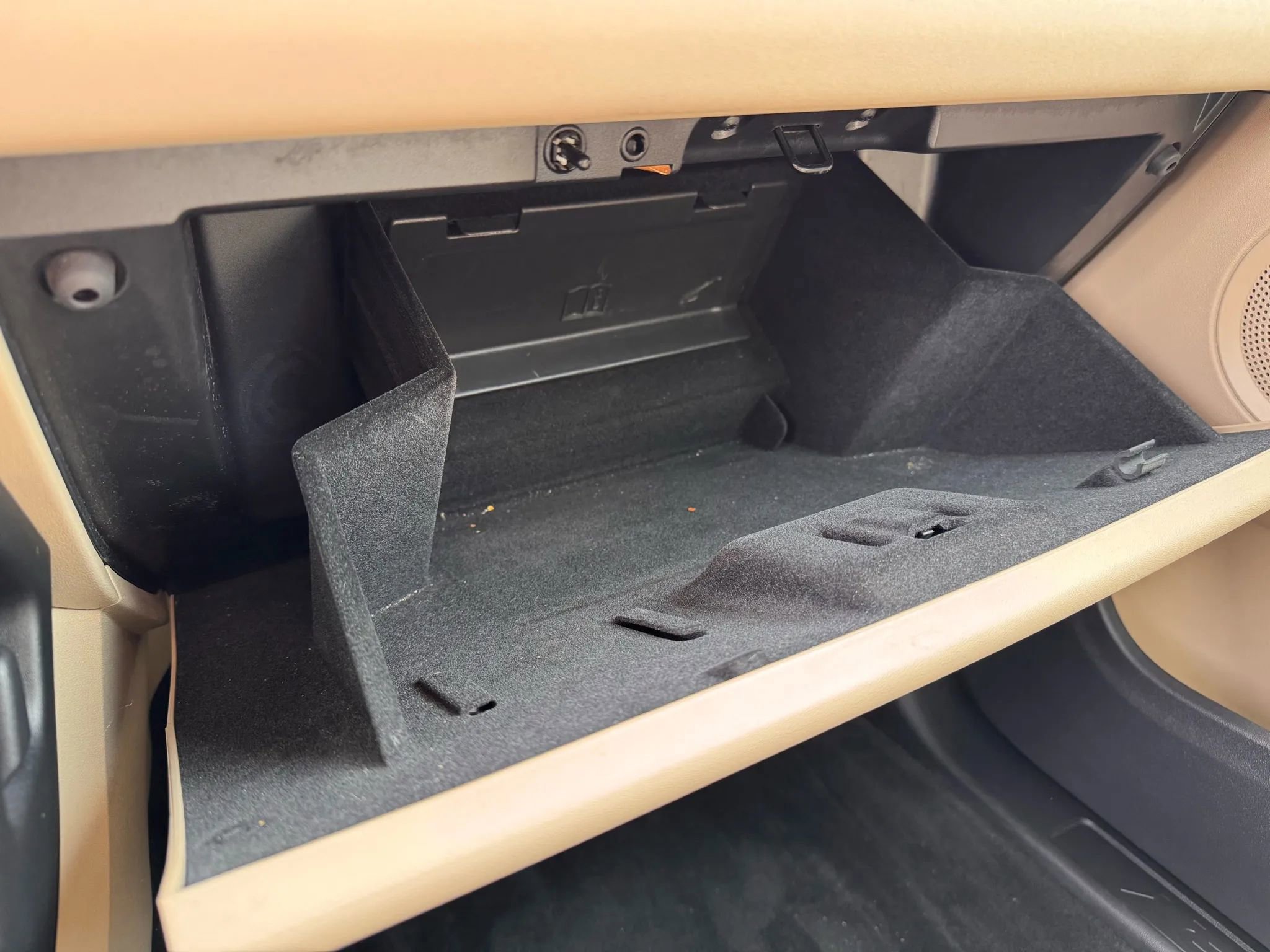 Used 2019 Land Rover Discovery Sport HSE image 31