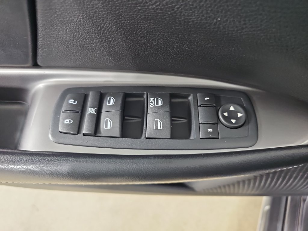 Used 2016 Dodge Journey Crossroad w/ Popular Equipment Group FWD image 32