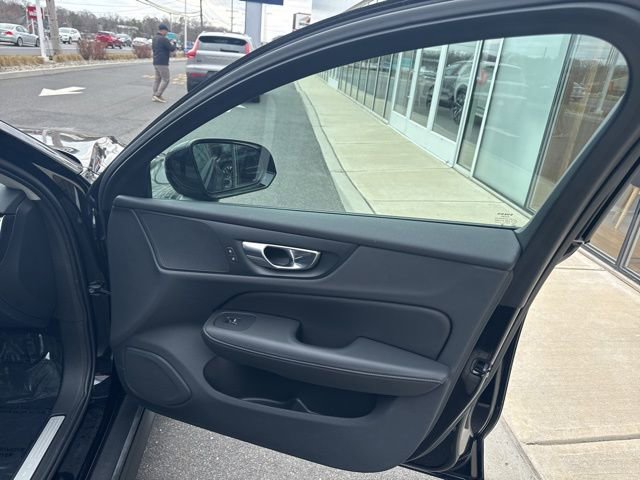 Used 2025 Volvo V60 B5 Cross Country Plus image 13